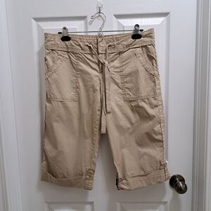 American Eagle Capris Women's Size 10 Beige Knee Length Shorts Tan Roll Tab